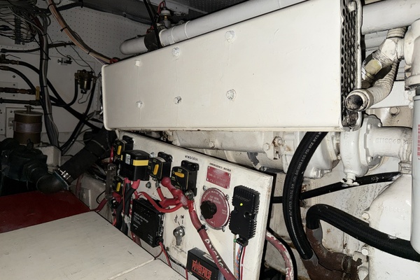 42ft Uniflite Yacht For Sale