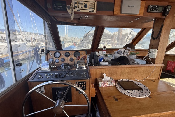 42ft Uniflite Yacht For Sale