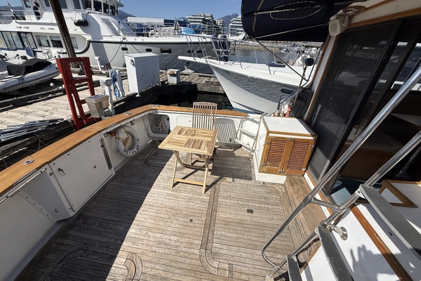 42ft Uniflite Yacht For Sale