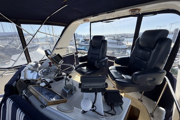 42ft Uniflite Yacht For Sale