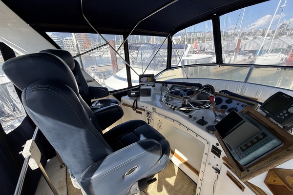 42ft Uniflite Yacht For Sale