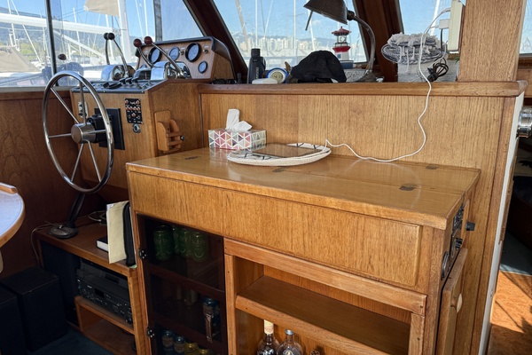 42ft Uniflite Yacht For Sale