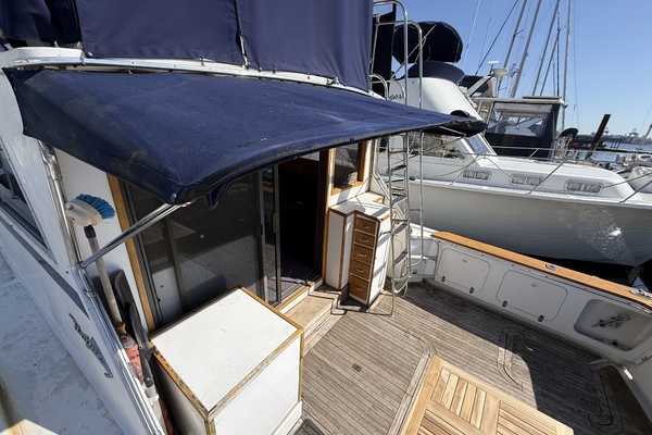 42ft Uniflite Yacht For Sale