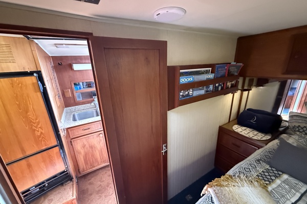 42ft Uniflite Yacht For Sale