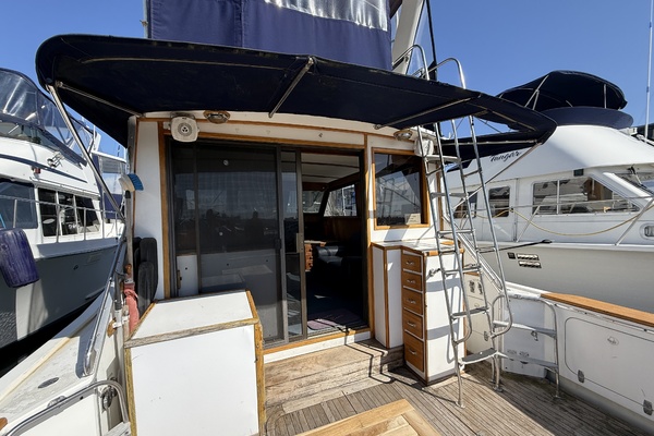 42ft Uniflite Yacht For Sale