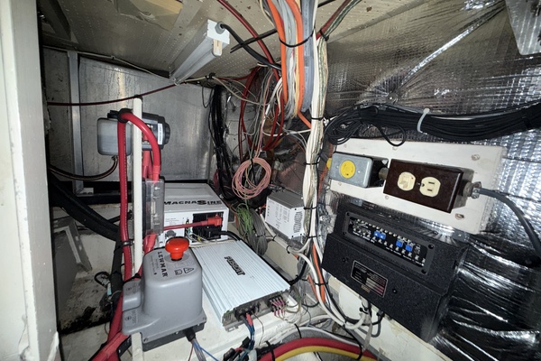 42ft Uniflite Yacht For Sale