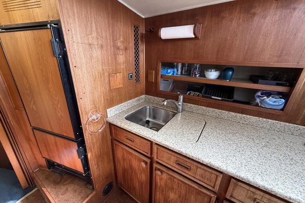 42ft Uniflite Yacht For Sale