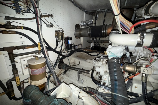 42ft Uniflite Yacht For Sale