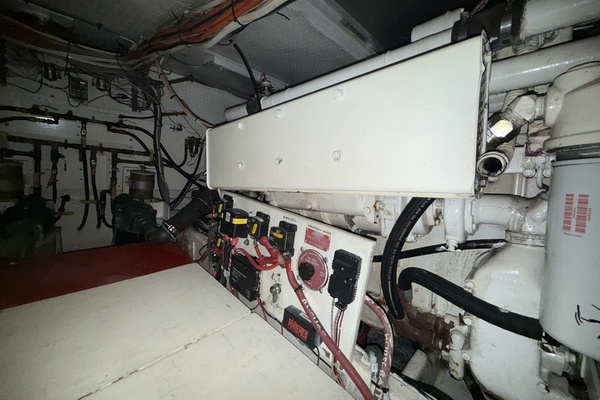 42ft Uniflite Yacht For Sale