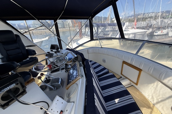 42ft Uniflite Yacht For Sale