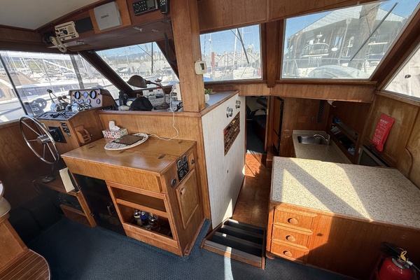 42ft Uniflite Yacht For Sale