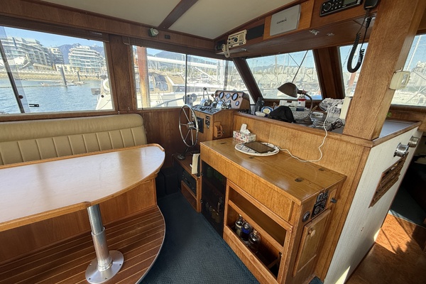 42ft Uniflite Yacht For Sale