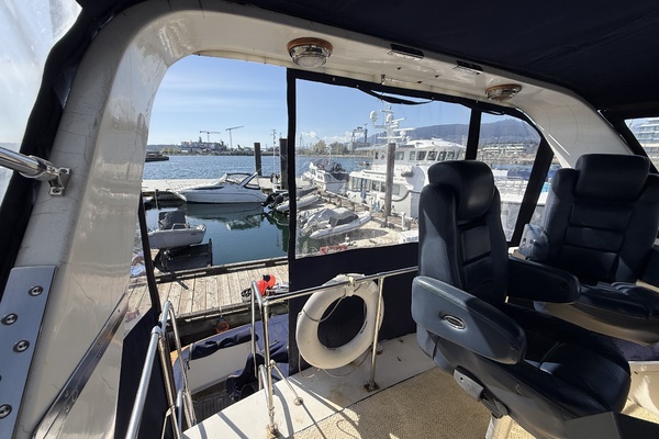 42ft Uniflite Yacht For Sale