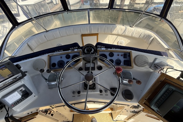 42ft Uniflite Yacht For Sale