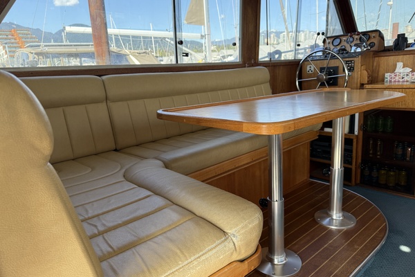 42ft Uniflite Yacht For Sale