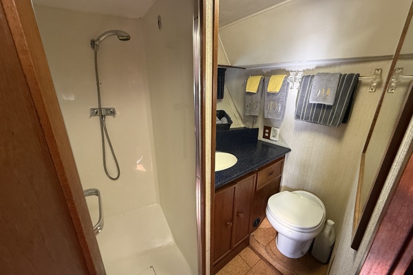 42ft Uniflite Yacht For Sale