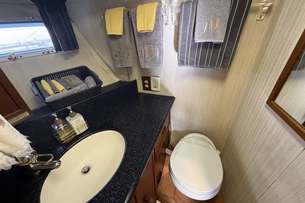 42ft Uniflite Yacht For Sale