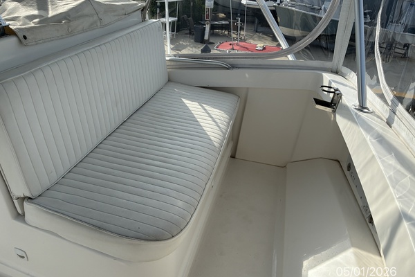 34' Luhrs Flybridge