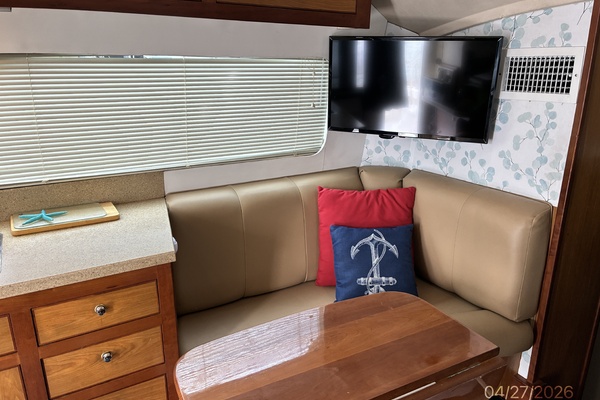 34' Luhrs Salon Port