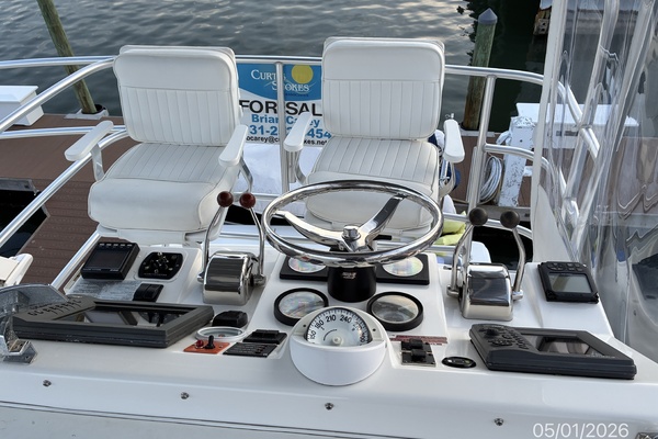34' Luhrs Flybridge
