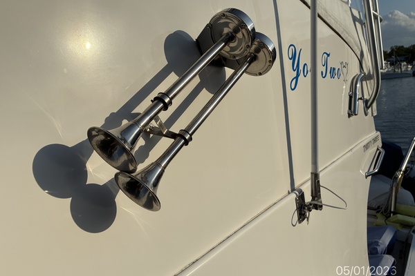 34' Luhrs Foghorn