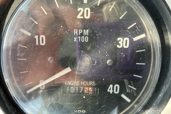 34' Luhrs Port Engine Hours