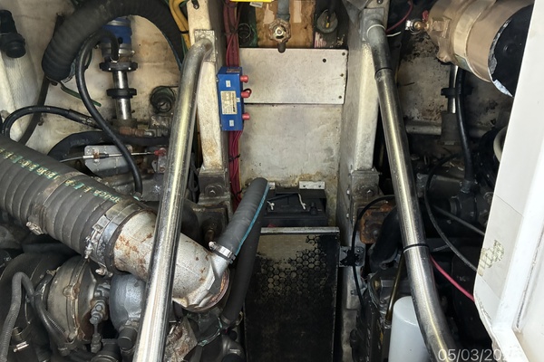 34' Luhrs Engine Room