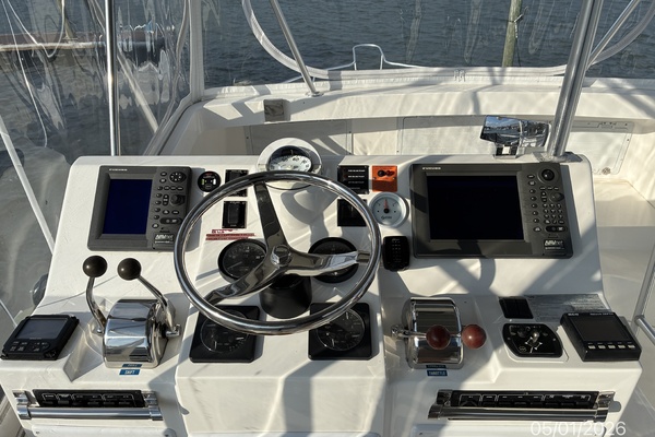 34' Luhrs Flybridge