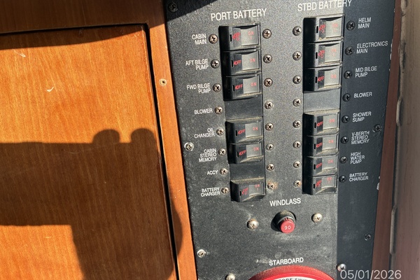 34' Luhrs Battery Panel