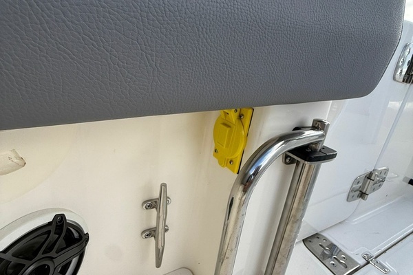 2023 Boston Whaler 28