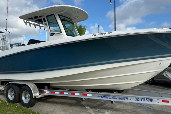 28ft Boston Whaler Yacht For Sale