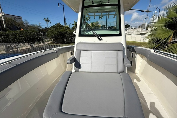 2023 Boston Whaler 28