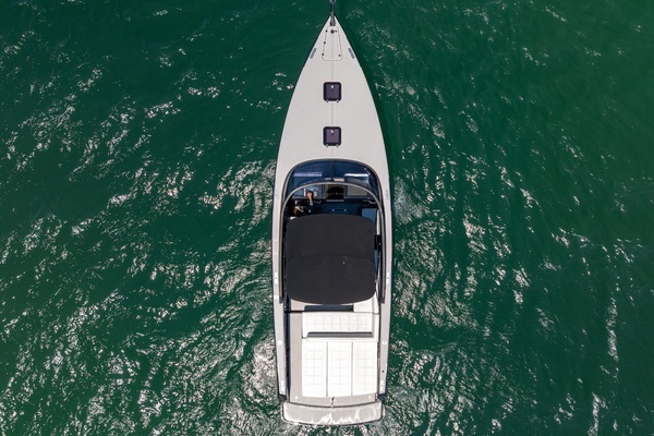 2016 VanDutch 40