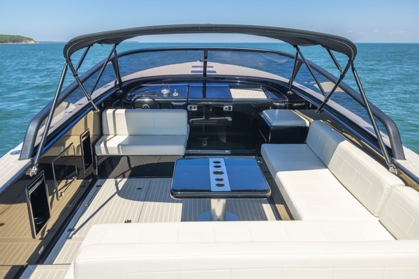 2016 VanDutch 40