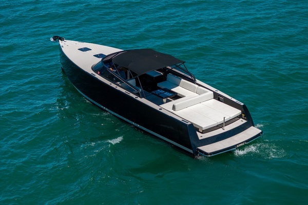 2016 VanDutch 40
