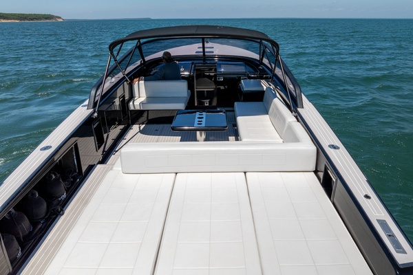 SPECTRE 40ft VanDutch Yacht For Sale
