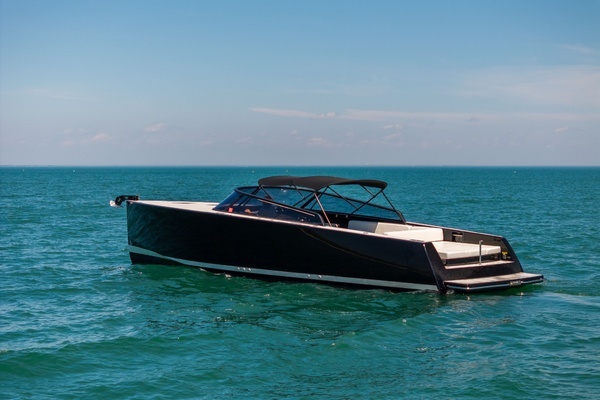 2016 VanDutch 40