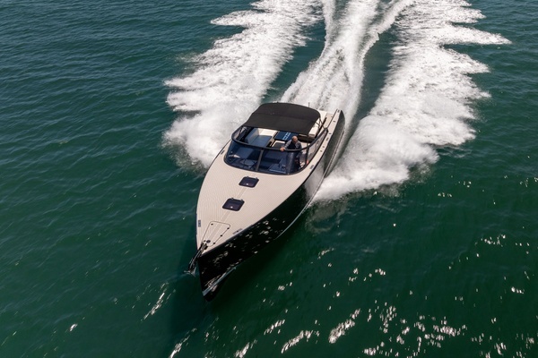 2016 VanDutch 40