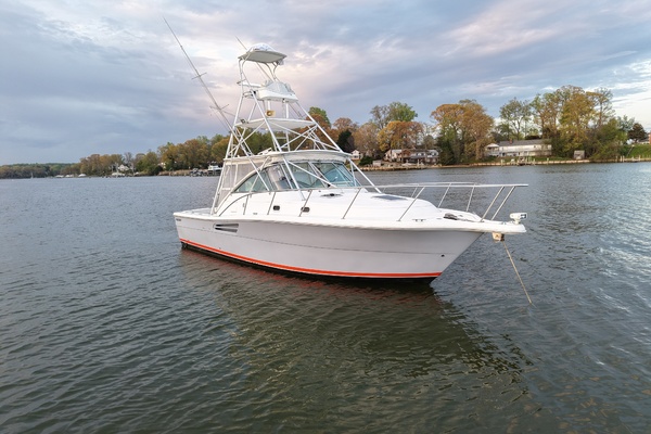 Old Fashioned 33ft Pursuit Yacht For Sale