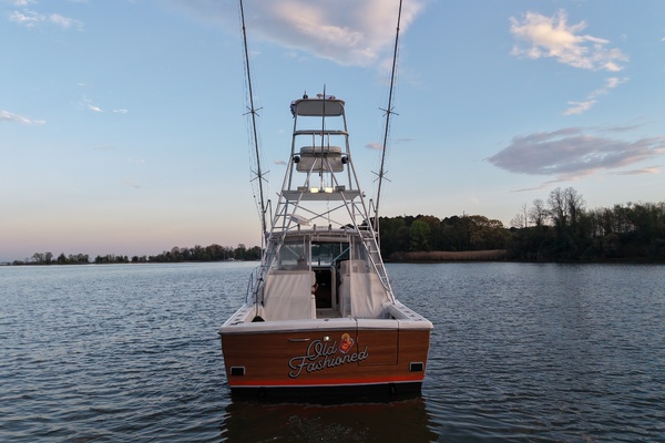 Old Fashioned 33ft Pursuit Yacht For Sale