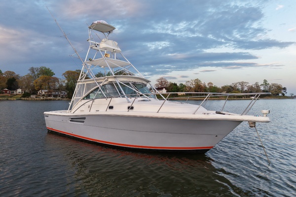 Old Fashioned 33ft Pursuit Yacht For Sale