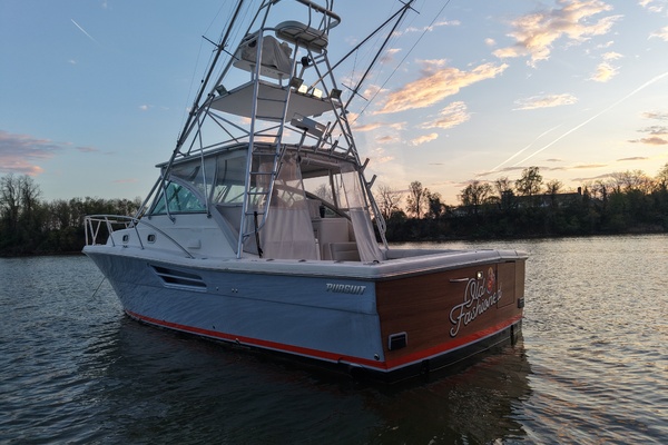 Old Fashioned 33ft Pursuit Yacht For Sale
