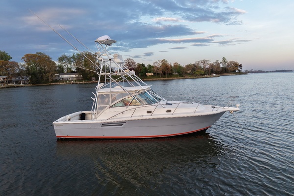 Old Fashioned 33ft Pursuit Yacht For Sale