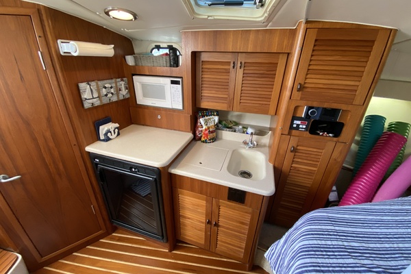 Old Fashioned 33ft Pursuit Yacht For Sale