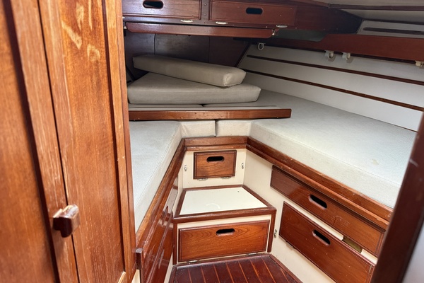 Dauphine 42ft Allied Yacht For Sale