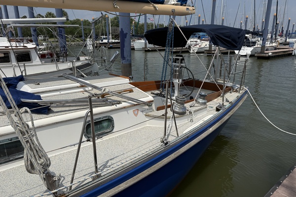 Dauphine 42ft Allied Yacht For Sale