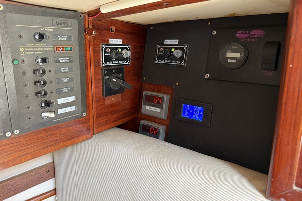 Dauphine 42ft Allied Yacht For Sale