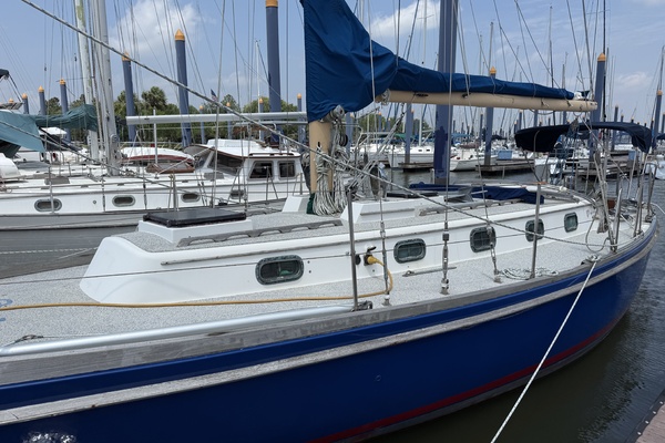 Dauphine 42ft Allied Yacht For Sale