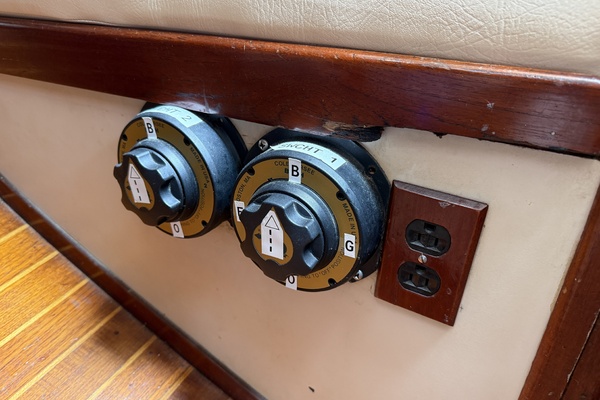 Dauphine 42ft Allied Yacht For Sale