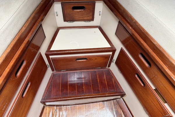 Dauphine 42ft Allied Yacht For Sale